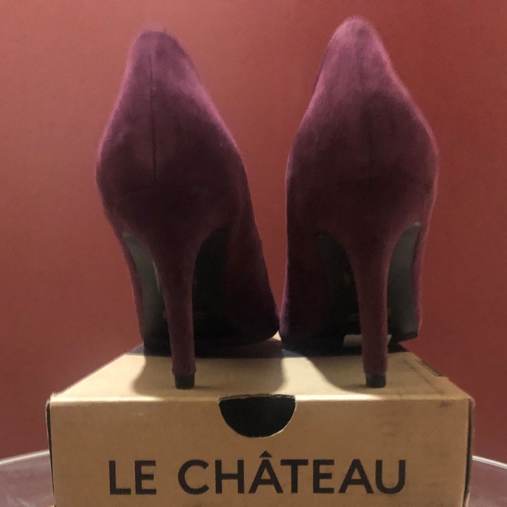 Brand New Le Chateau  suede leather burgandy /wine heels